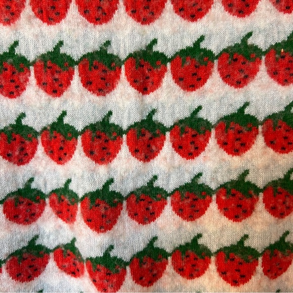 Levi’s Strawberry Knit Vest - Picture 3 of 7